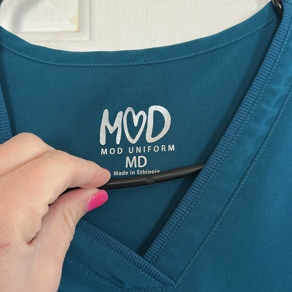 Mod Uniform Teal Scrub top size medium